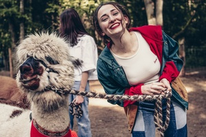Alpaka- & Lama-Wanderung „Woody Wonderland“ – Die perfekte Sonntagsauszeit für 2 Personen